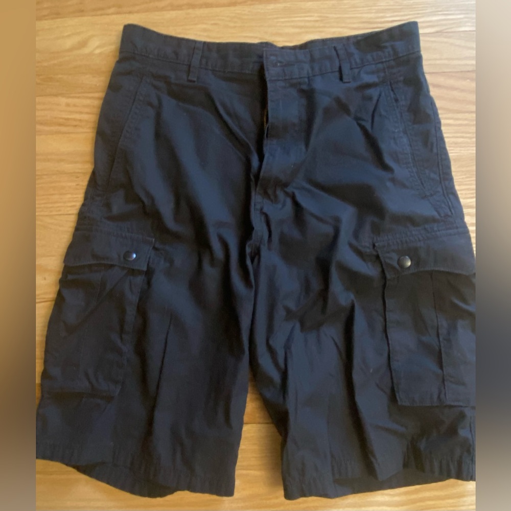 Black Men’s Levi Cargo Shorts. Excellent Condition. Sz 31.